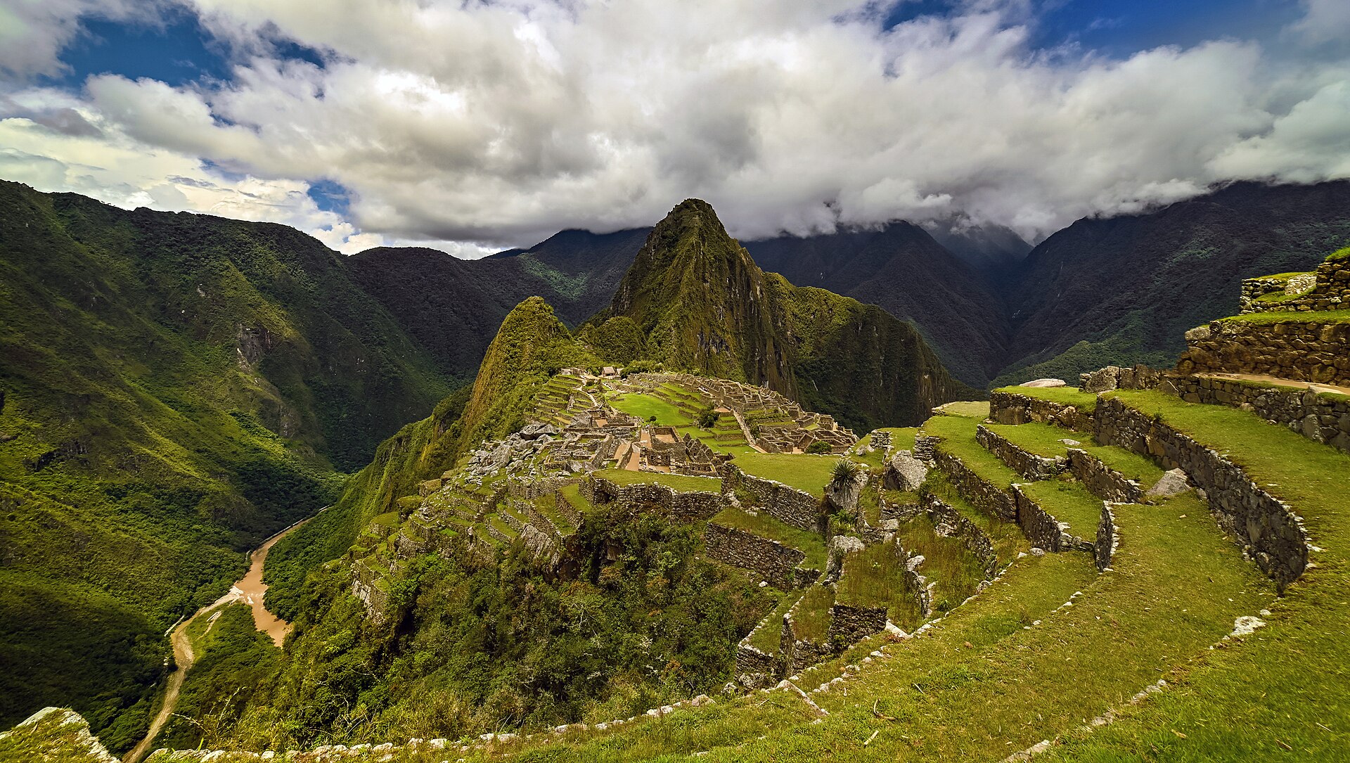Fotografía de la Llaqta de Machu Picchu y sus montañas